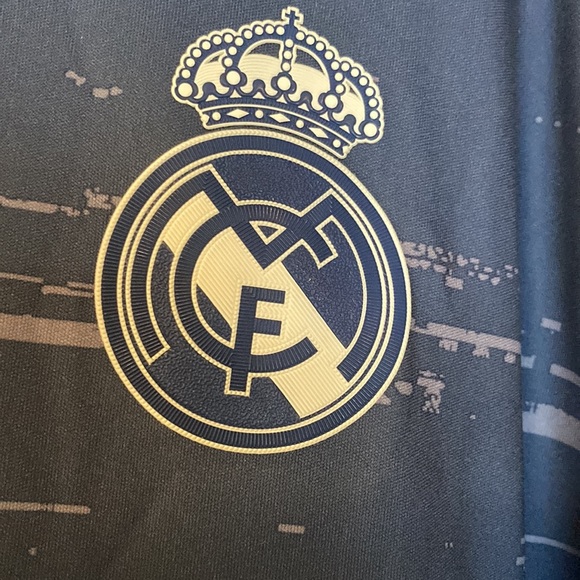 2016-17 Real Madrid pre-match jersey NWT XL - Picture 2 of 4